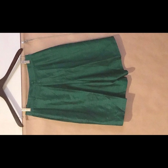 Henri Bendel Green Silk Shorts size Medium 8- 10 original owner - Picture 6 of 8